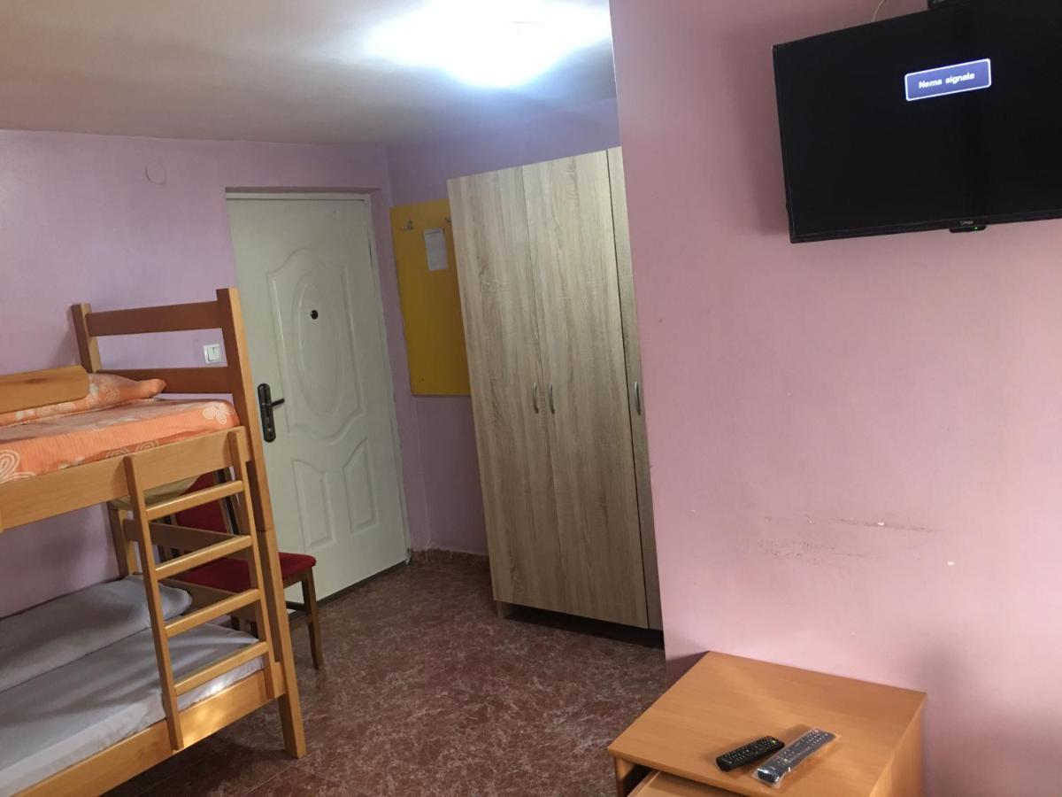 Hostel Grof Mrcajevci ภายนอก รูปภาพ