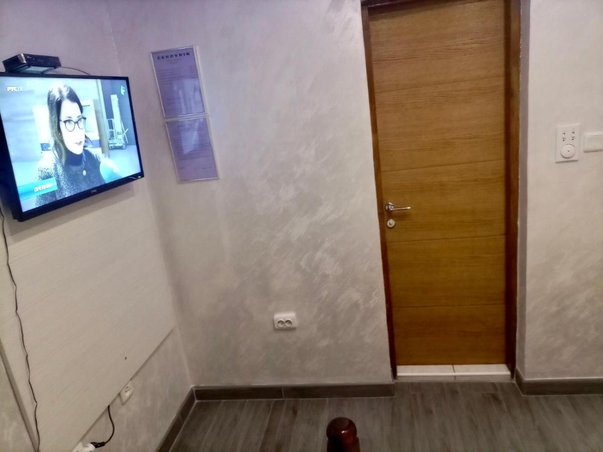 Hostel Grof Mrcajevci ภายนอก รูปภาพ