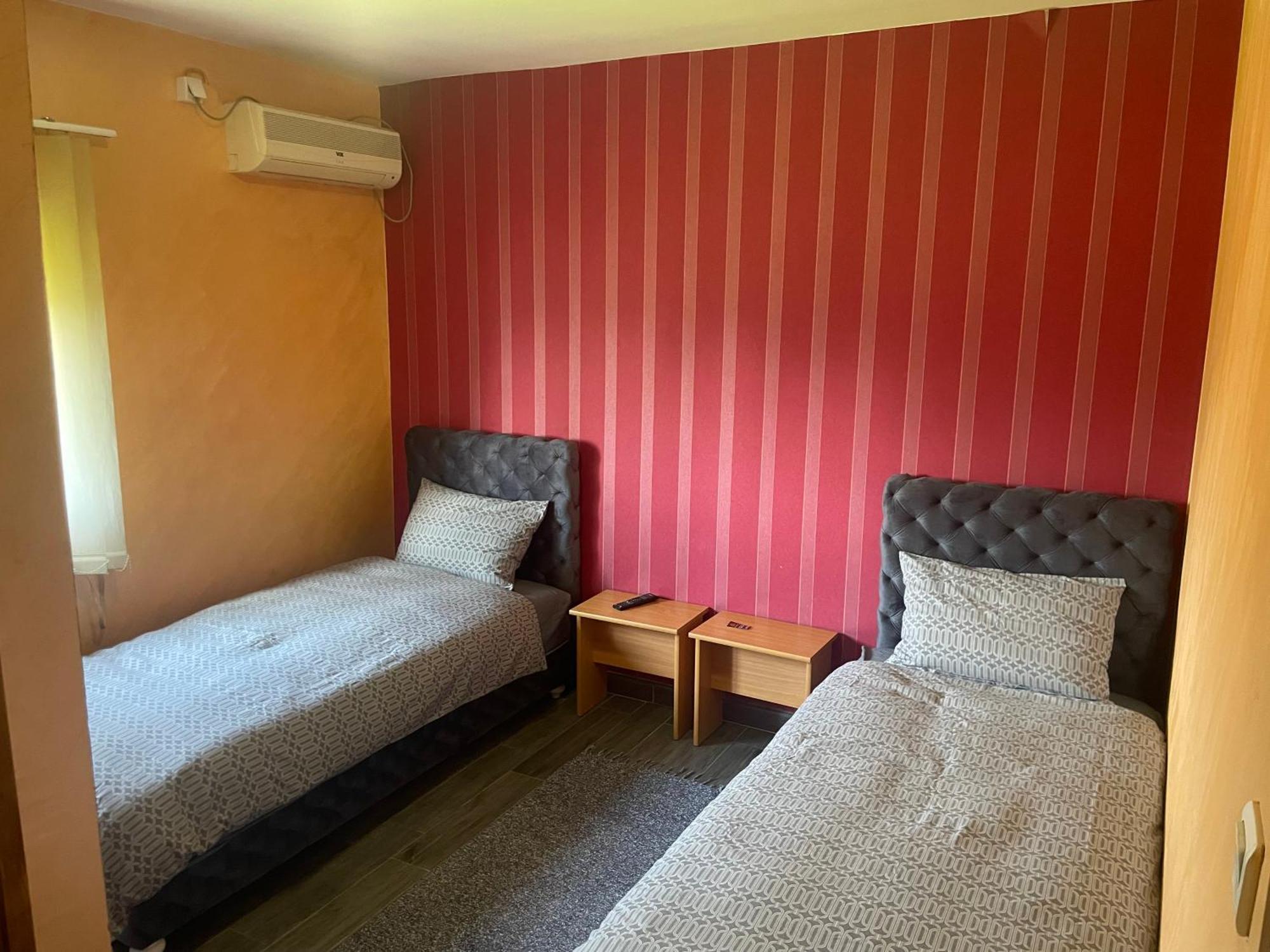 Hostel Grof Mrcajevci ภายนอก รูปภาพ