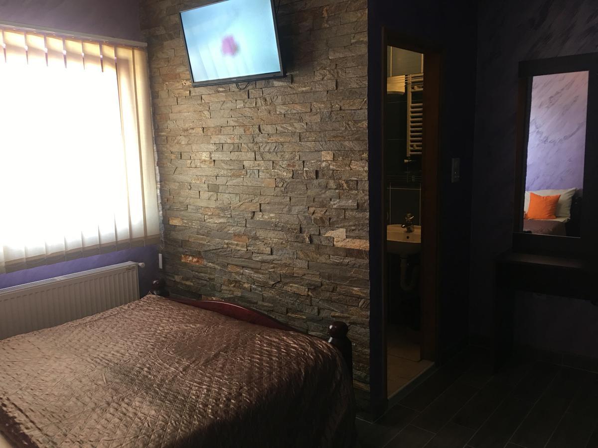 Hostel Grof Mrcajevci ภายนอก รูปภาพ