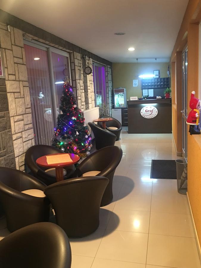 Hostel Grof Mrcajevci ภายนอก รูปภาพ
