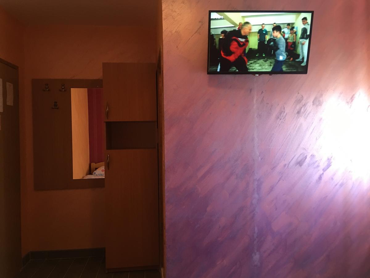 Hostel Grof Mrcajevci ภายนอก รูปภาพ