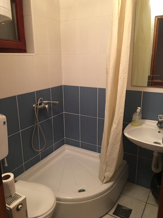 Hostel Grof Mrcajevci ภายนอก รูปภาพ